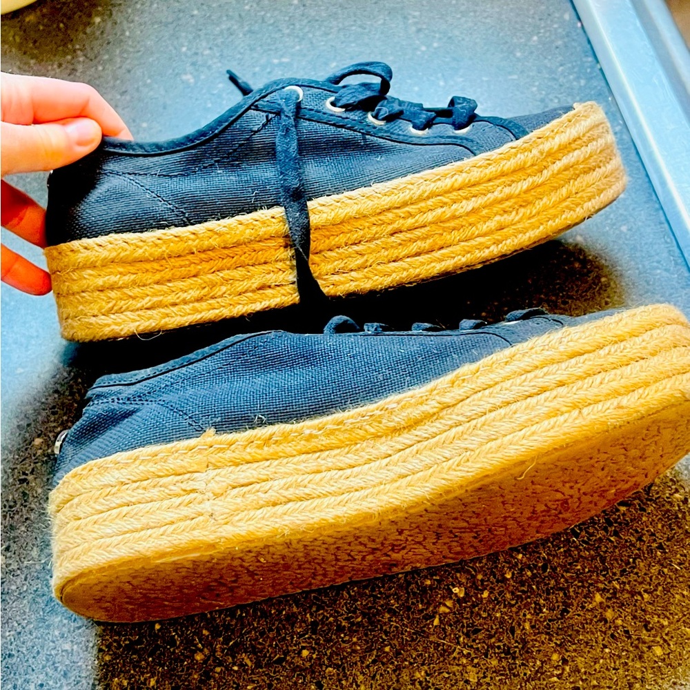 Steve Madden Women’s Hampton Espadrille Casual Platform